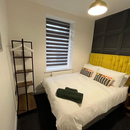 Modern & Retro Two Bedroom Apartment In Barnsley Exterior photo