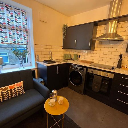 Modern & Retro Two Bedroom Apartment In Barnsley Exterior photo